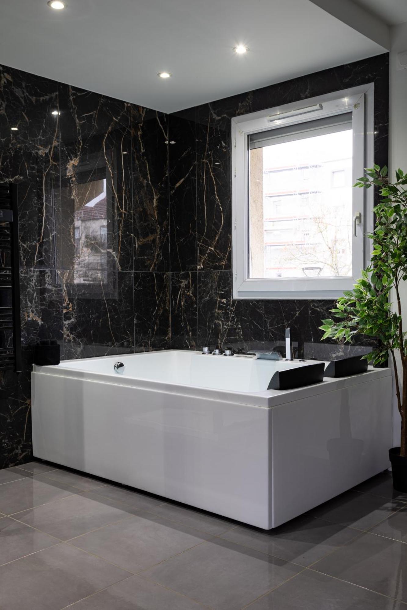 Evasion Romantique Avec Jacuzzi Savigny-le-Temple Luaran gambar