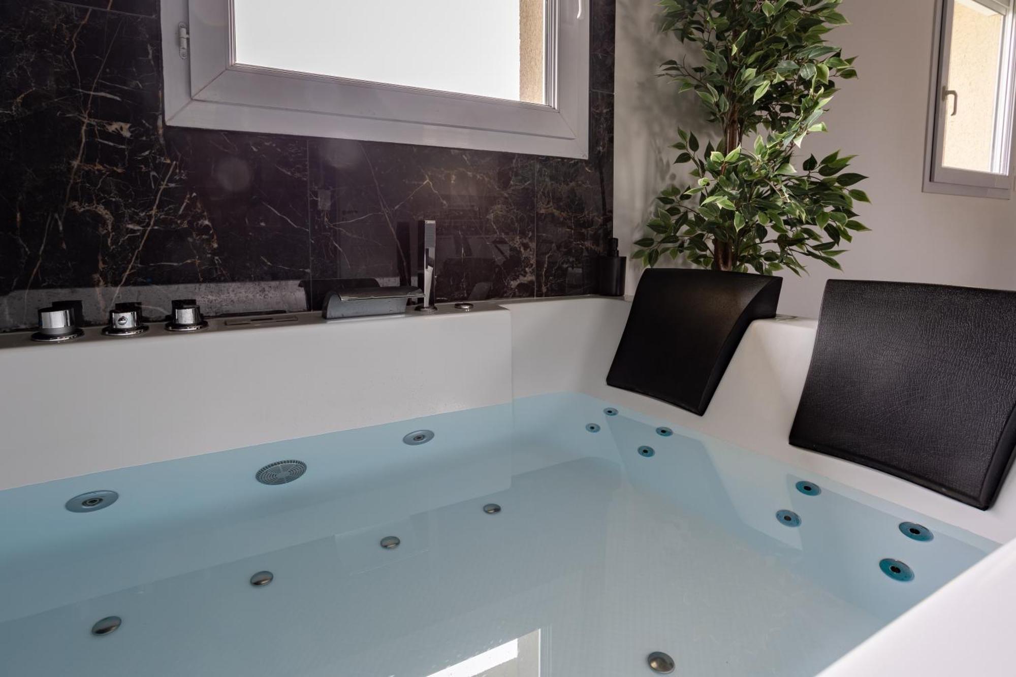 Evasion Romantique Avec Jacuzzi Savigny-le-Temple Luaran gambar